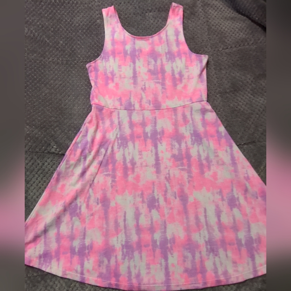 So Pink Purple Designed Dress Size Girl's 14 This dress is perfect for summer.